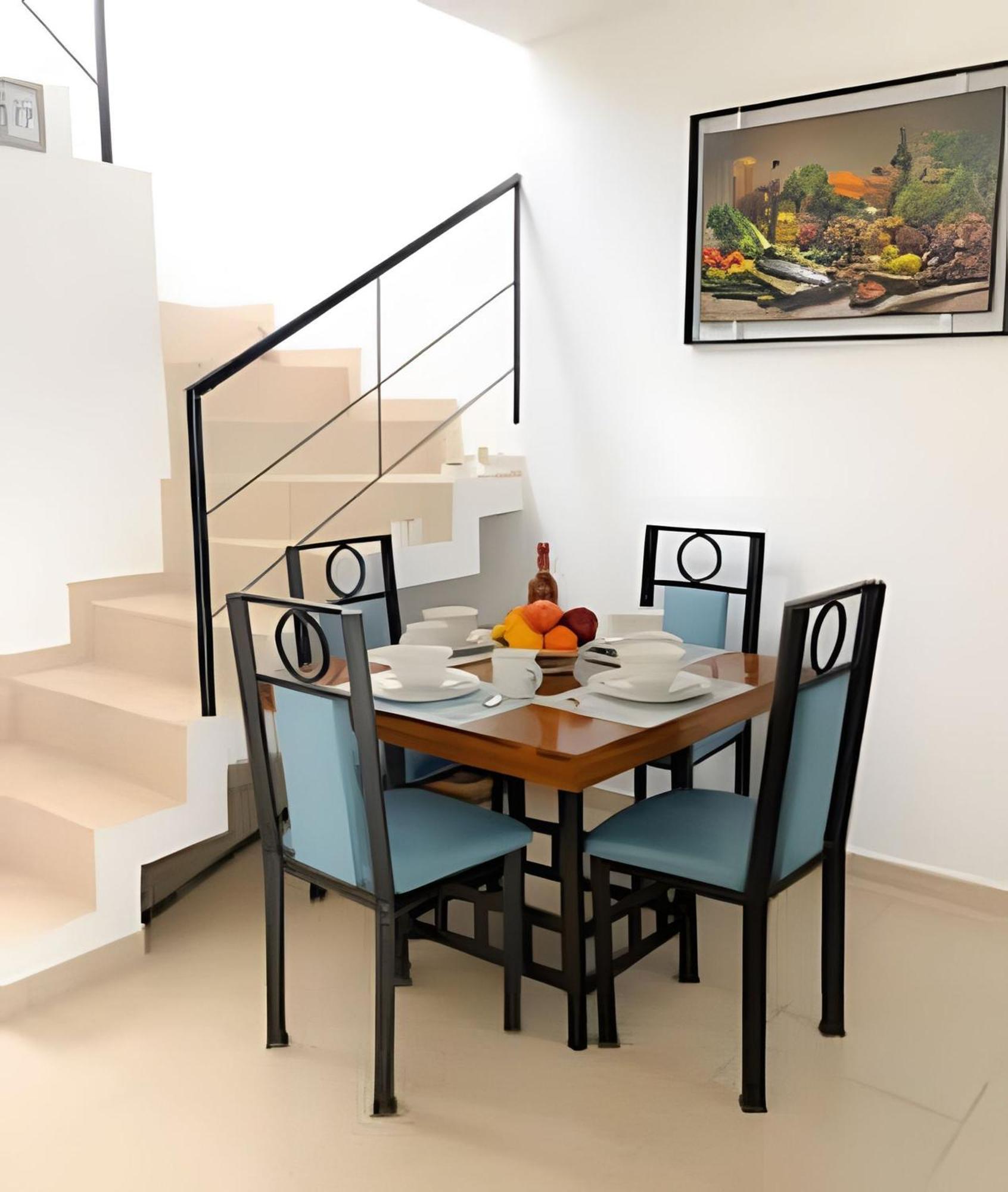 Modern Pool Side 3 Bedroom House,